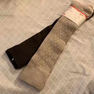 NWT 2P Uniqlo High Socks 23-25cm Beige and Brown